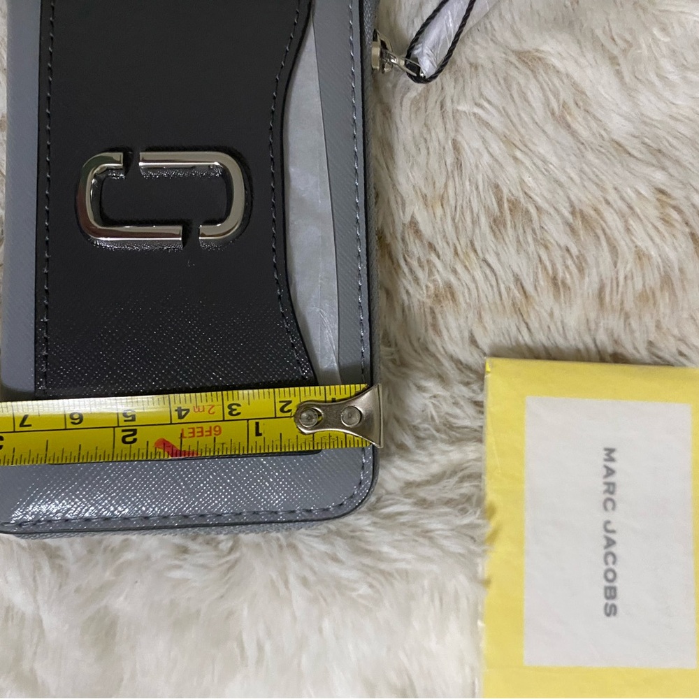 NWT Marc Jacobs Utility Snapshot Slim Bifold Wallet Wolf Grey - Picture 8 of 8